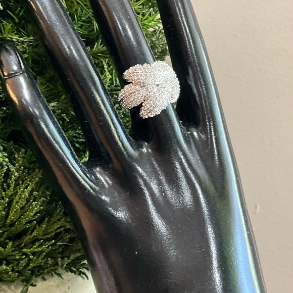 Silver-Tone Leaf Rhinestone Statement Ring size 6.5 - Picture 8 of 8